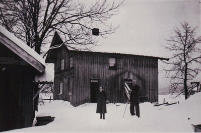 Lotterud, Kirkebygda  ca. 1945
Lotterud ble revet ca. 1975
Nøkkelord: lotterud;kirkebygda;1945;1975;arne;nederhol;harriet;hansen