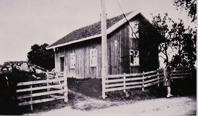 Skrabben, telefonsentral  fra 1920 årene
Skrabben var den  første telefonsentral i Enebakk 
Nøkkelord: skrabben;telefon;1920