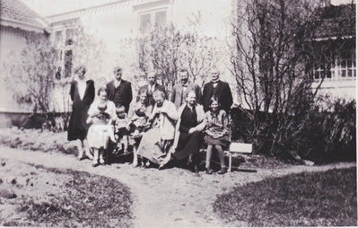 Familien Krogstad på Krogstad gård ca. 1925
Familiebilde av familien Krogstad
Keywords: familie;krogstad;1925