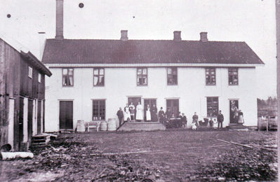 Enebakk aktiemeieri 1895.
Enebakk aktiemeieri 1895. Dalefjerdingen
Nøkkelord: bygning;meieri:dalefjerdingen;1895