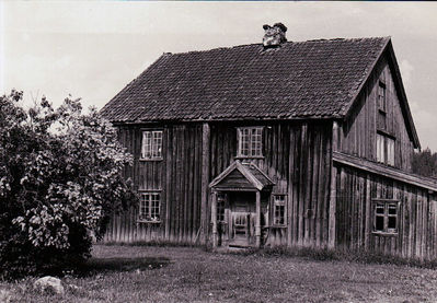 Mellom Brevik
Revet 1985. 
Nøkkelord: Mellom;Brevik;1985