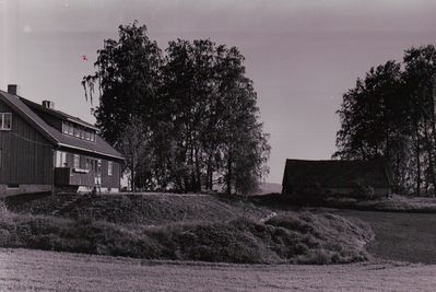 Hovedbygning på Kjølstad i Ytre Enebakk. 
Oppført ca 1970
Nøkkelord: hovedbygning;kjølstad;ytre;enebakk