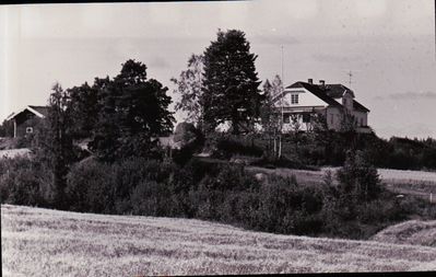 Rustad gård ved. Langen Ytre Enebakk. 
Nøkkelord: hovedbygning;rustad;ytre;enebakk;gård;langen